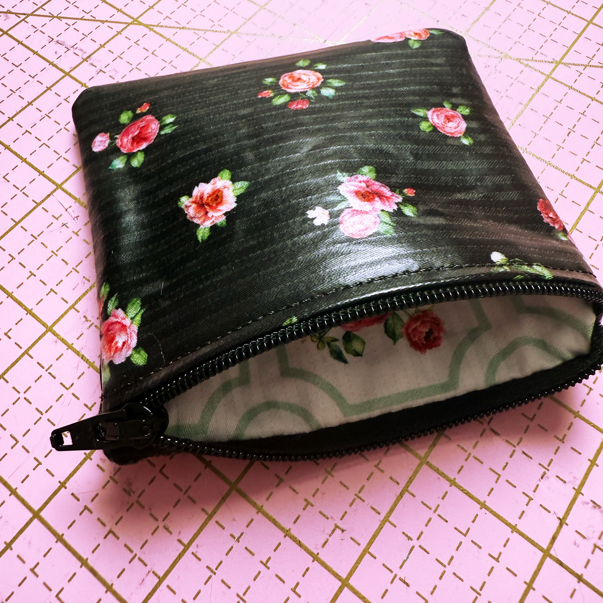 Make it Vinyl Zipper Bags In the Hoop Machine Embroidery Design