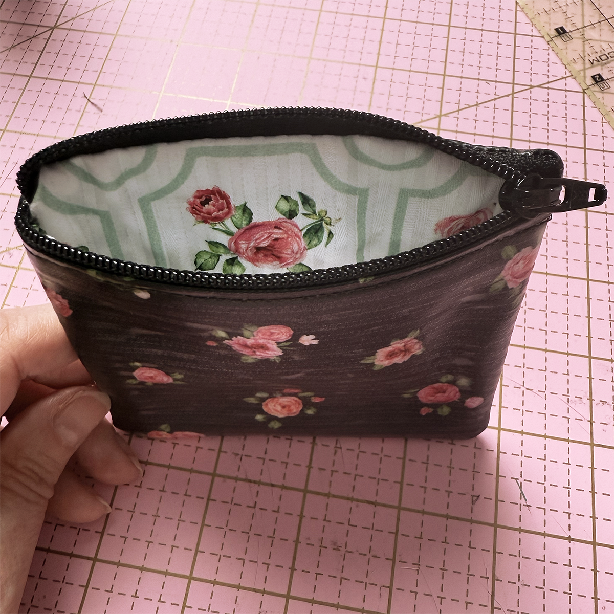 Make it Vinyl Zipper Bags In the Hoop Machine Embroidery Design